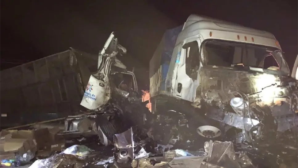 Encontronazo entre dos tráileres deja un muerto y dos lesionados