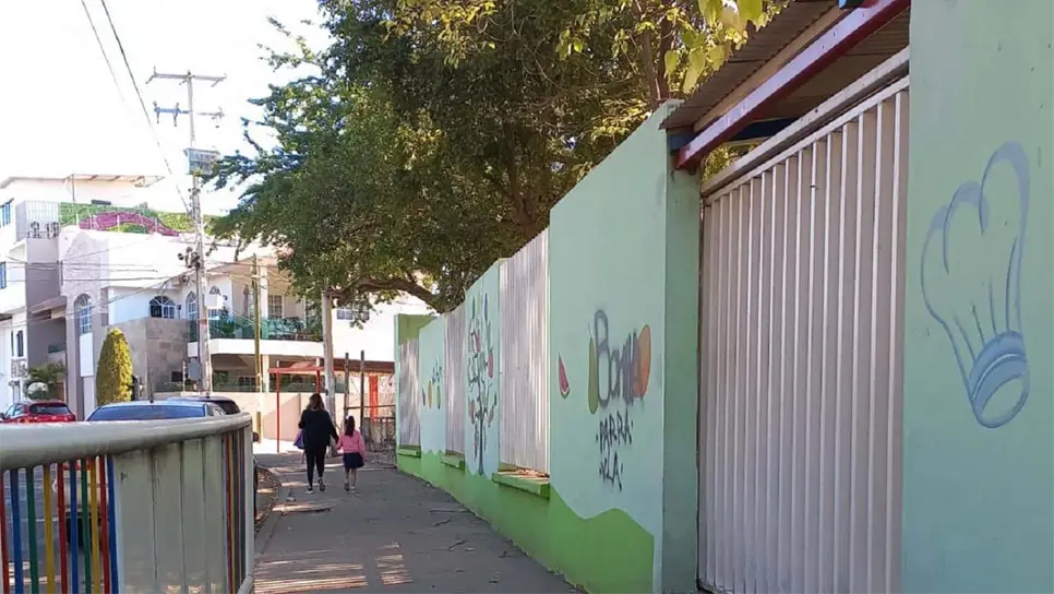 «A nosotros no nos avisaron y me traje a la niña», mamá tras paro en escuelas