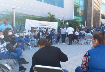 Se plantan maestros del SNTE 27 en la SEPyC tras paro laboral
