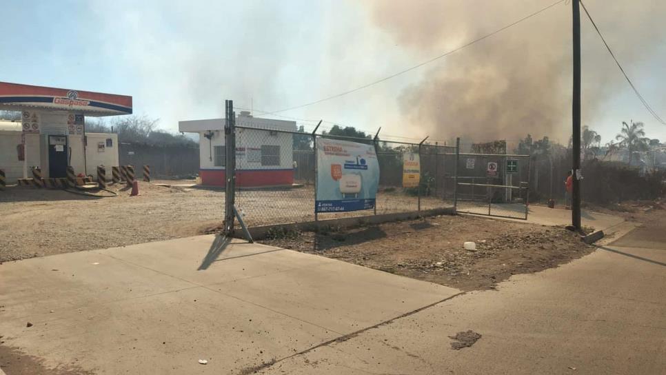 Incendio se sale de control y provoca daños por miles de pesos, en autolavadode Culiacán