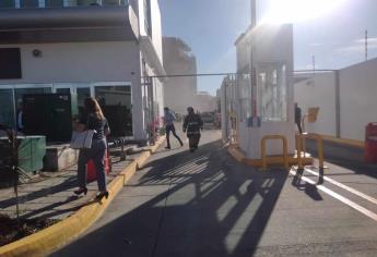 Evacuan a cientos de trabajadores tras incendio de vehículo en un edificio del sector Tres Ríos