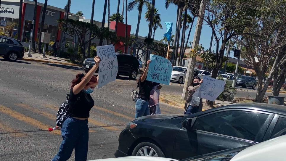 Jóvenes se manifiestan a favor de la vida en Los Mochis