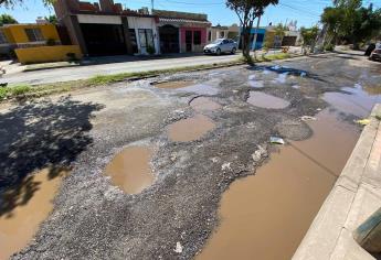 Como en la luna: avenida Walamo está intransitable, en Mazatlán