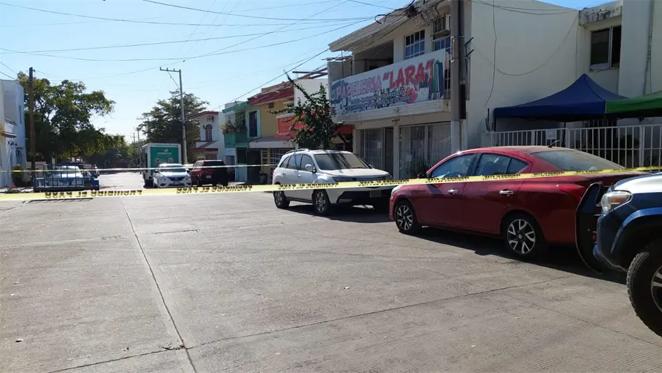 Desconocidos disparan contra camioneta estacionada en Culiacán