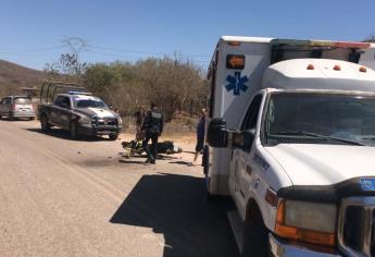 Camioneta atropella a motociclista y huye