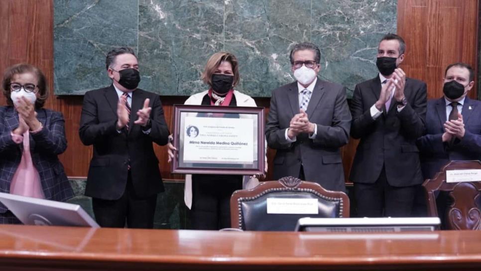 Recibe Mirna Medina Quiñónez premio Medalla de Honor Dra. Norma Corona Sapién