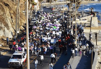 Marchan mujeres de Mazatlán por el Día Internacional de la Mujer