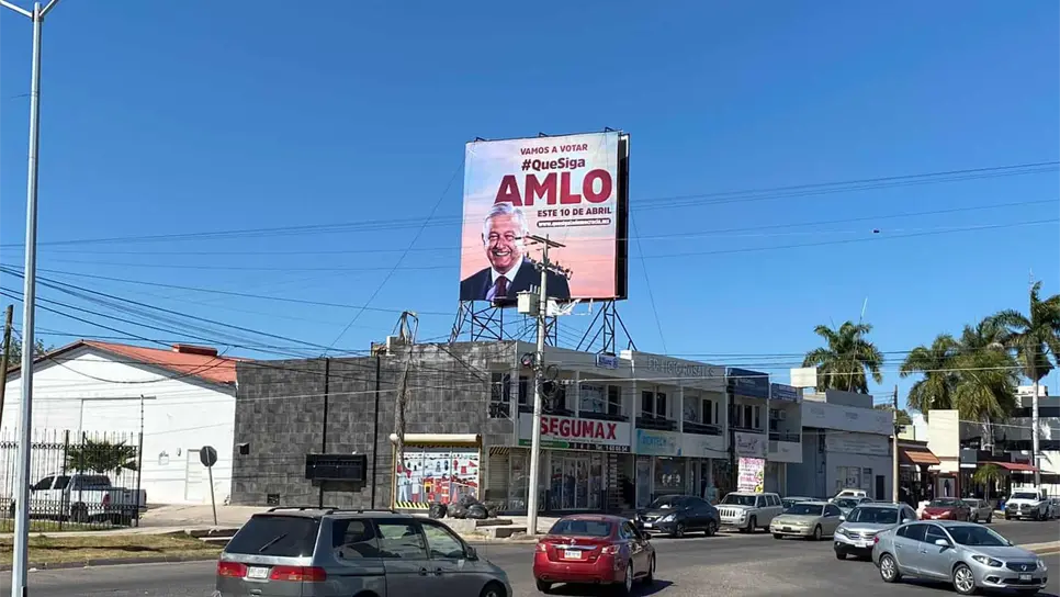 Detecta INE 17 espectaculares de AMLO en Sinaloa