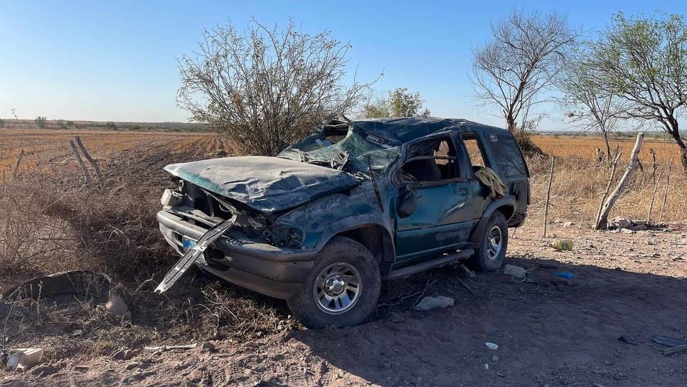 Volcadura en Salvador Alvardo deja tres adultos y un bebé lesionados