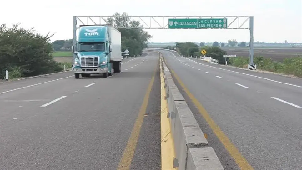 Propone diputado que lo recaudado de autos «chocolate» se destine para la autopista