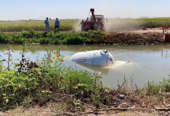 Pipa con 3 mil litros de gas LP cae a un canal en Compuertas