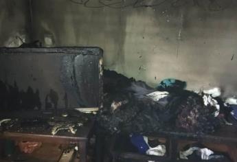 Incendio en una vivienda de El Chamizal de Los Mochis, deja daños materiales