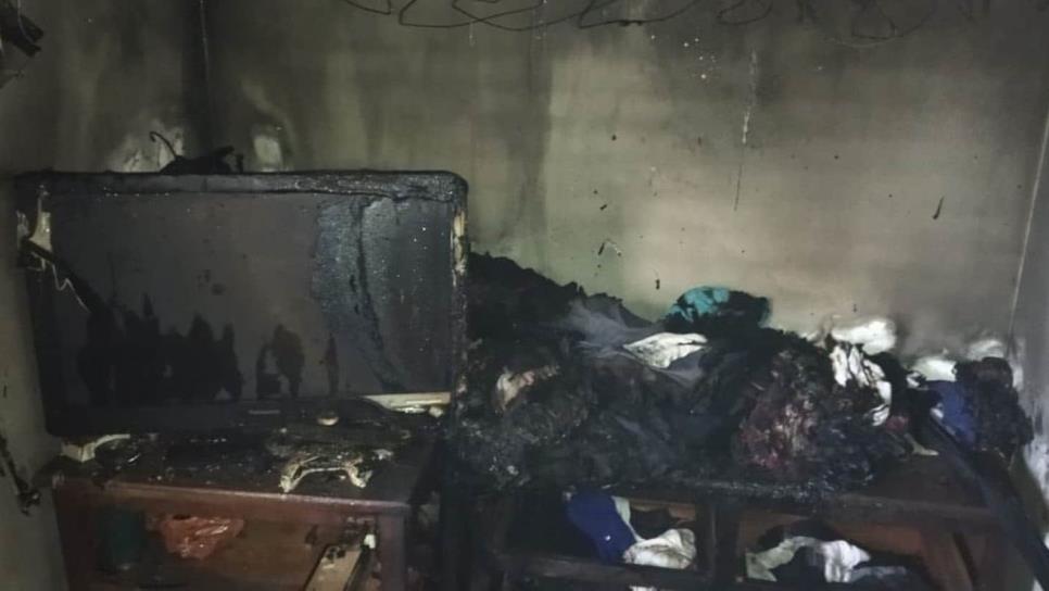 Incendio en una vivienda de El Chamizal de Los Mochis, deja daños materiales