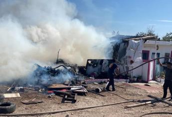 Se incendia predio frente a La Sirena en Mazatlán