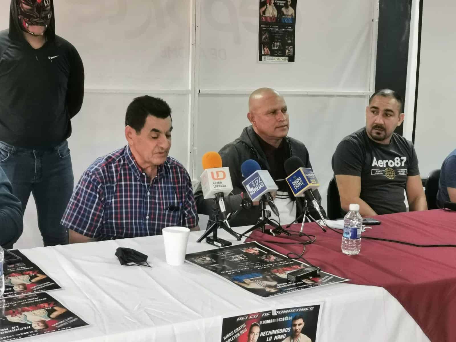 Presentan función de box de exhibición «Echándonos la mano»
