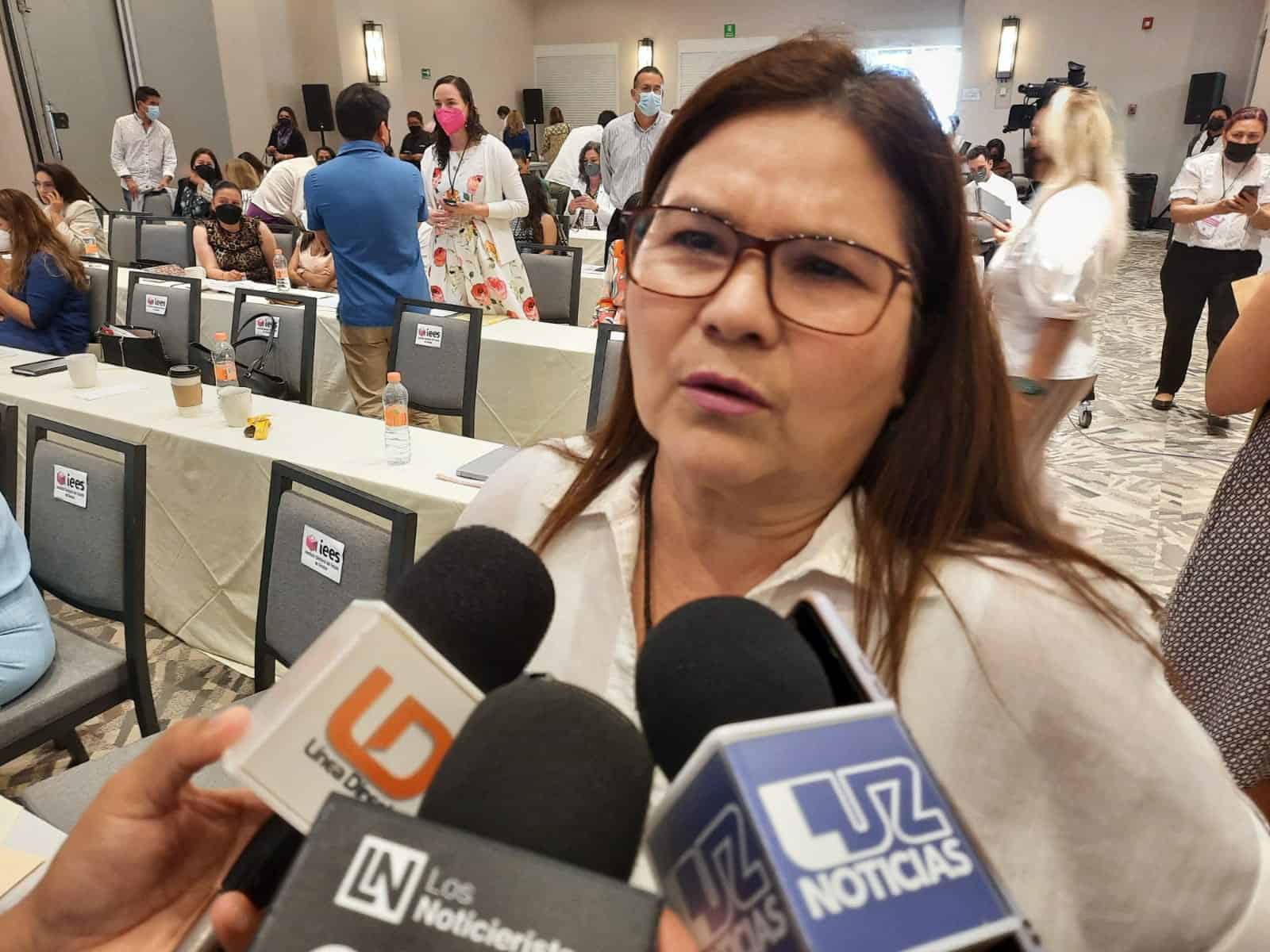 Una playa nudista en Sinaloa no tiene sentido: Imelda Castro