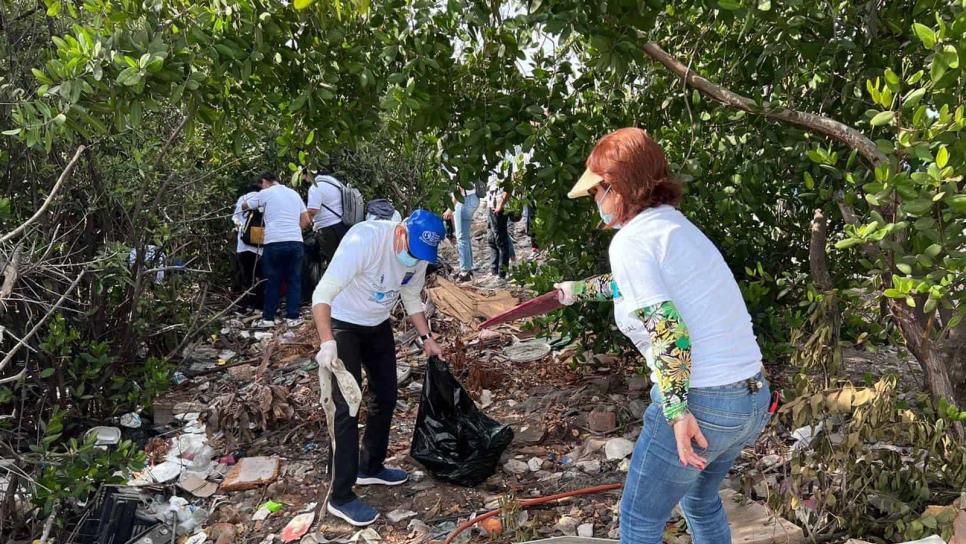 Extrae Jumapam una tonelada de basura del Estero del Infiernillo