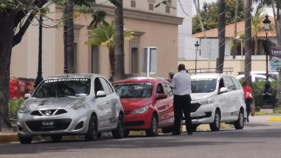 Habitantes de Topolobampo denuncian que taxis les niegan servicio