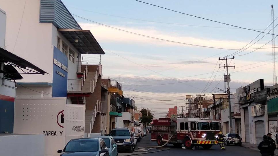 Fuga de amoníaco en el sector Centro de Culiacán moviliza a grupos de rescate