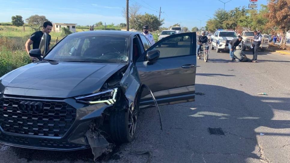 Joven conductor embiste a motociclista en Mochicahui