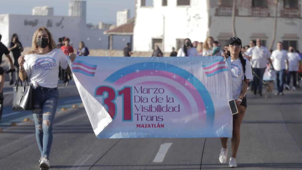 Comunidad Trans marcha en Mazatlán para hacerse visible en su día