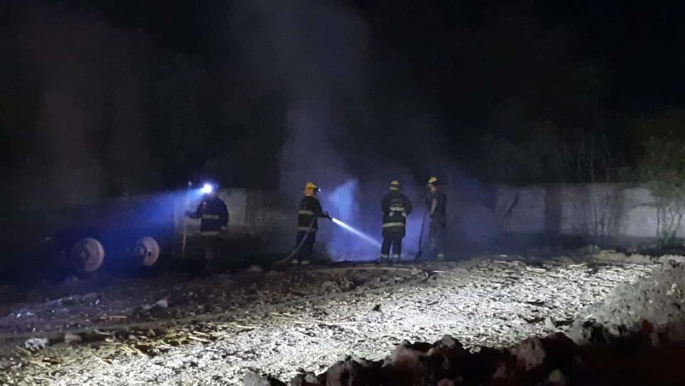 Incendio arrasa con pacas de pastura y un remolque en Costa Rica, Culiacán