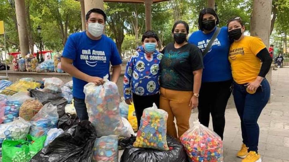 ¡Es hoy! «Una Ayuda Una Sonrisa» invita a donar tapitas de plástico en la Plazuela