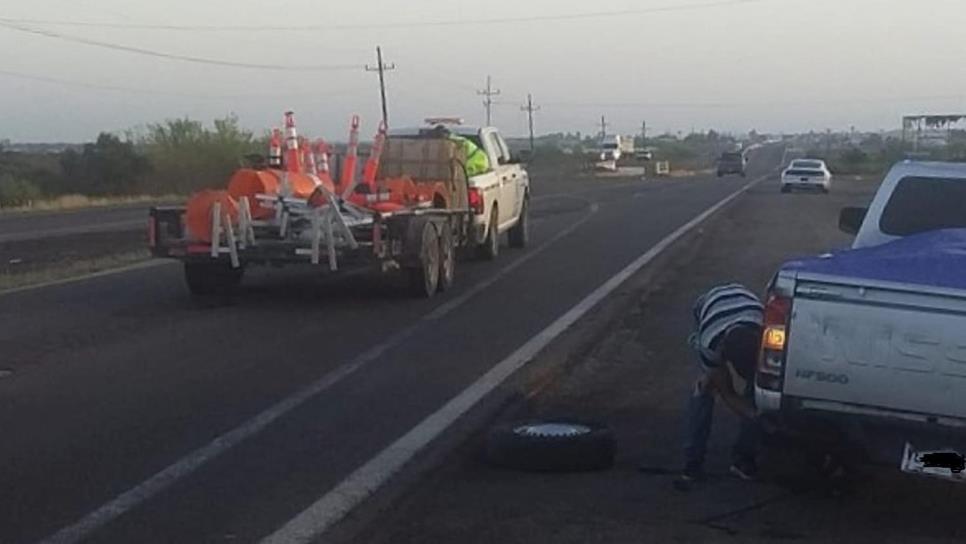 Denuncian «baches que ponchan llantas» en la México-15