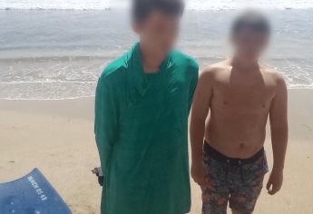 Rescatan del mar a mujer y dos menores de edad de origen estadounidense, en Mazatlán