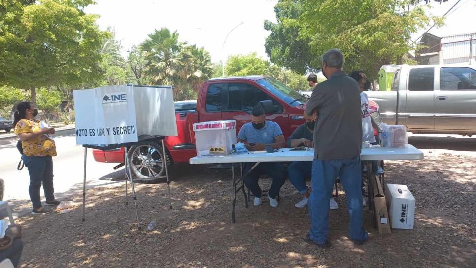 Don Juan se fue decepcionando, nunca encontró su casilla para votar