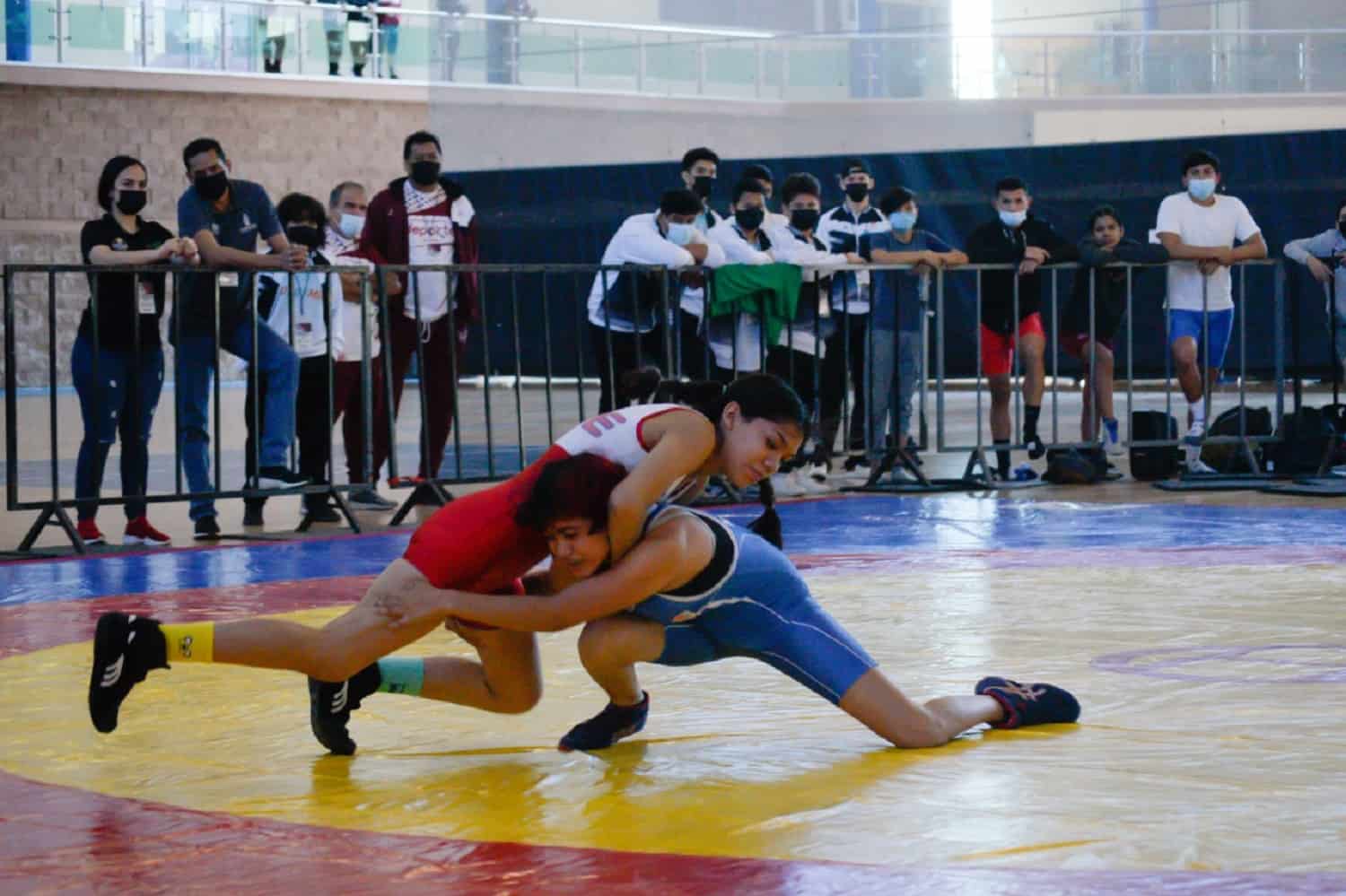 Clasifican 28 atletas de luchas a la fase nacional