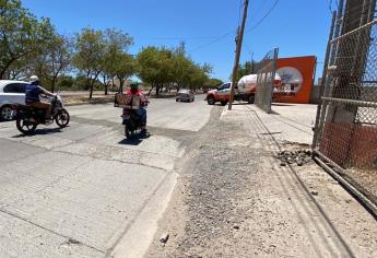 Empresa de gas destruye vialidad para conectarse a la tubería de agua