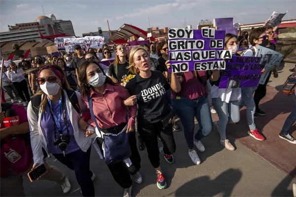 Marchan miles de ciudadanos en Monterrey por muerte de Debanhi