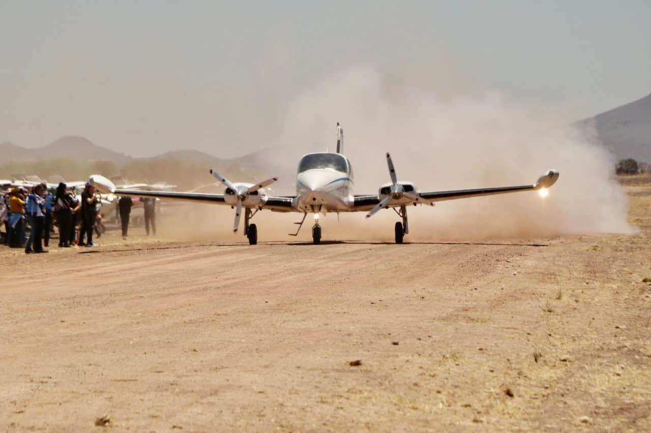 Exitosa reunión de pilotos en Guamúchil, se exhibieron alrededor de 200 avionetas