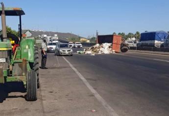 Vuelca tolva con basura en la México 15