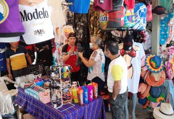 Vendedores de souvenirs registran altas ventas durante fin de semana en Mazatlán