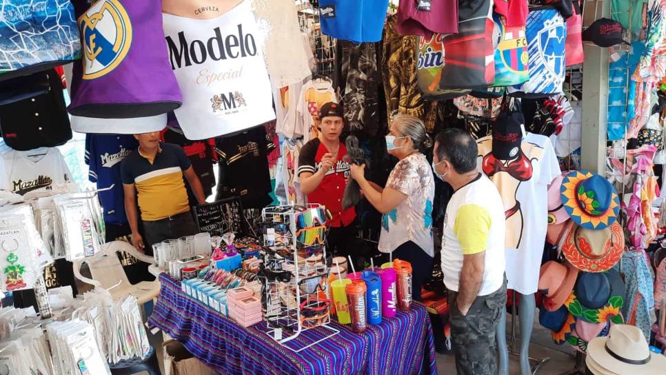 Vendedores de souvenirs registran altas ventas durante fin de semana en Mazatlán Vendedores de souvenirs registran altas ventas durante fin de semana en Mazatlán