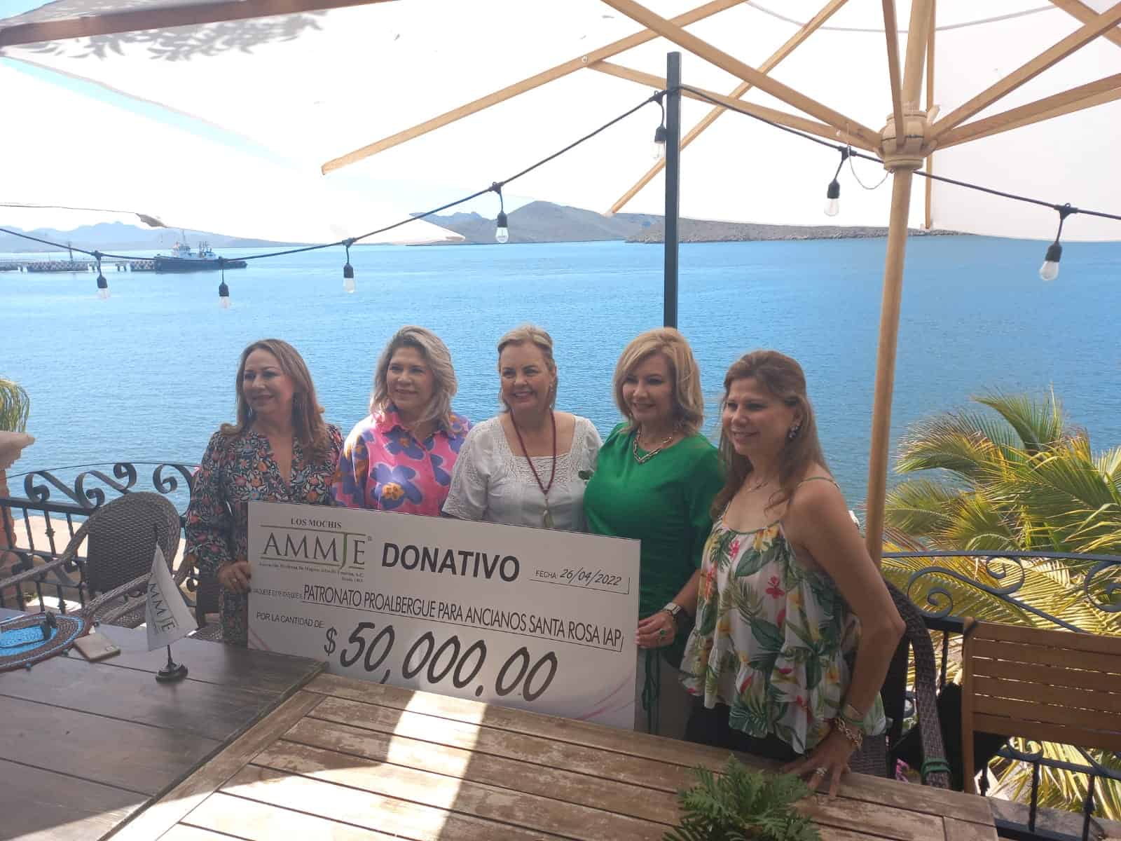 Mujeres empresarias donan 50 mil pesos al Asilo Santa Rosa