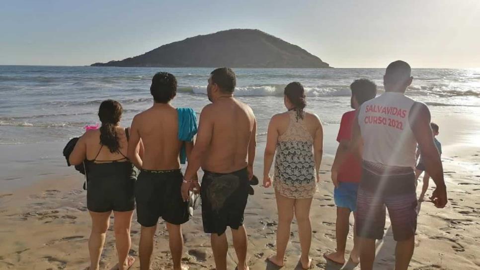 Salvavidas rescatan a siete personas de morir ahogadas en Mazatlán