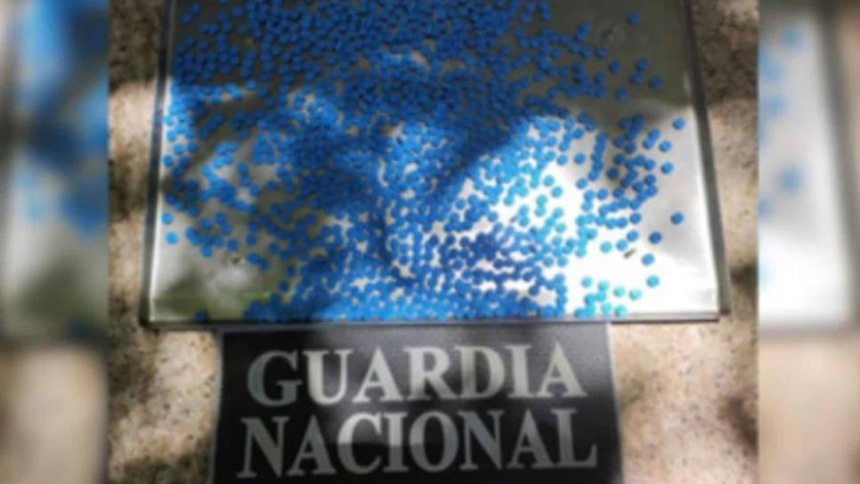 Aseguran mil pastillas de fentanilo que estaban dentro de una cubeta de pintura, en Culiacán