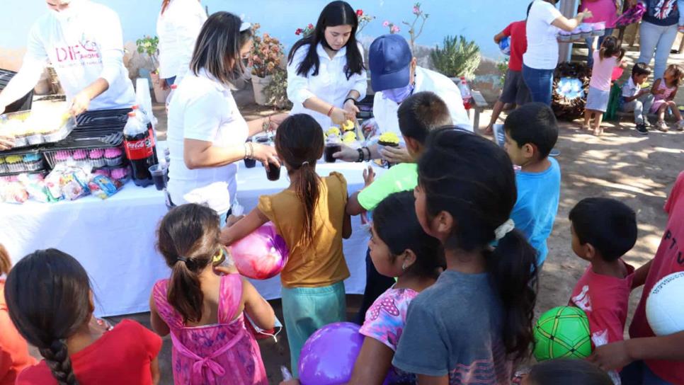 >DIF Ahome lleva piñatas, dulces y regalos por el día del niño a la comunidad Las Quintas.