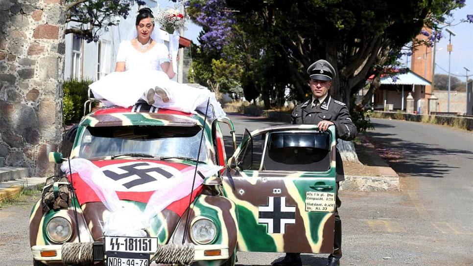 Mexicanos se casan en boda con temática Nazi; organización pide a México condena el evento