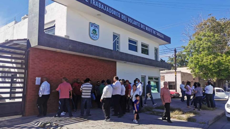 Taxistas se manifiestan en exigencia de asambleas y auditoría