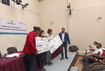 Se gradúa el primer grupo del programa «Emprendamos Maz»