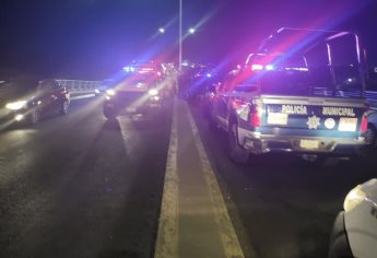 Policías rescatan a mujer que amenazaba con lanzarse de un puente de Culiacán