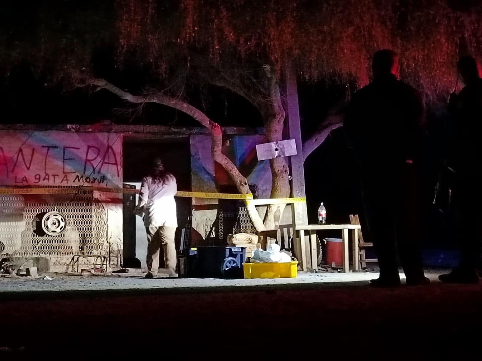 Localizan a un hombre con un balazo en la cabeza en llantera de Salvador Alvarado