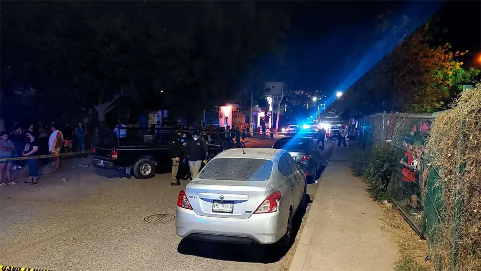 Motociclista impacta contra camioneta y muere de manera instantánea en Culiacán