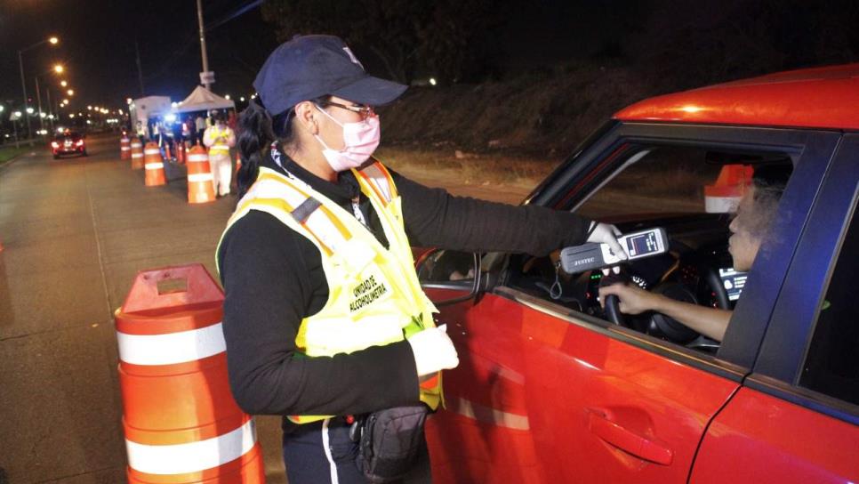 Dan positivo 32 conductores al alcoholímetro en Mazatlán