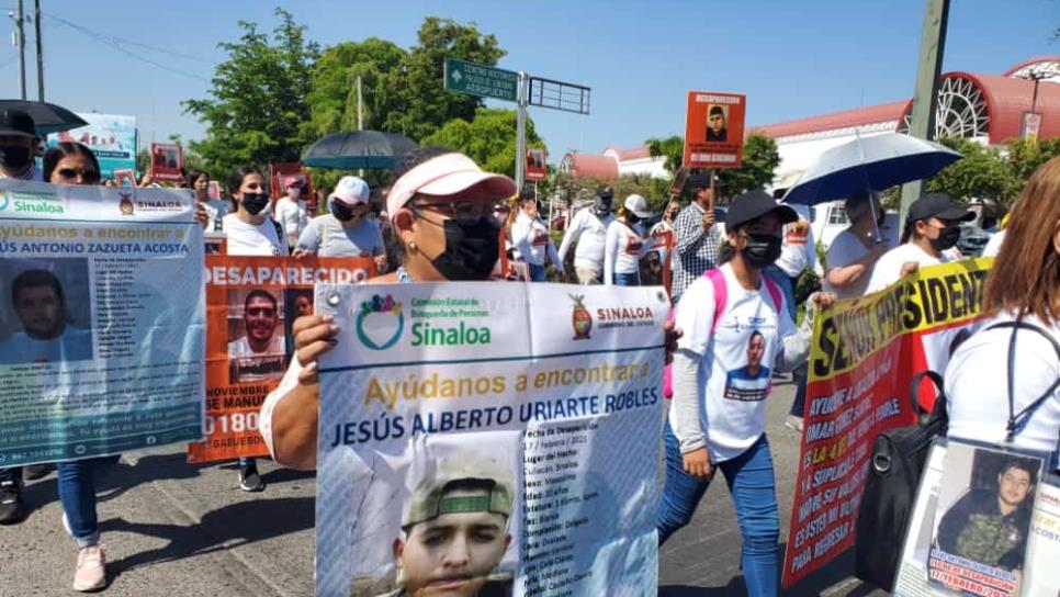 Madres de hijos desaparecidos marchan en Sinaloa