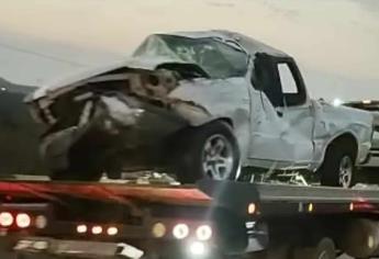 Abandonan camioneta tras volcar en la carretera Mazatlán - Villa Unión